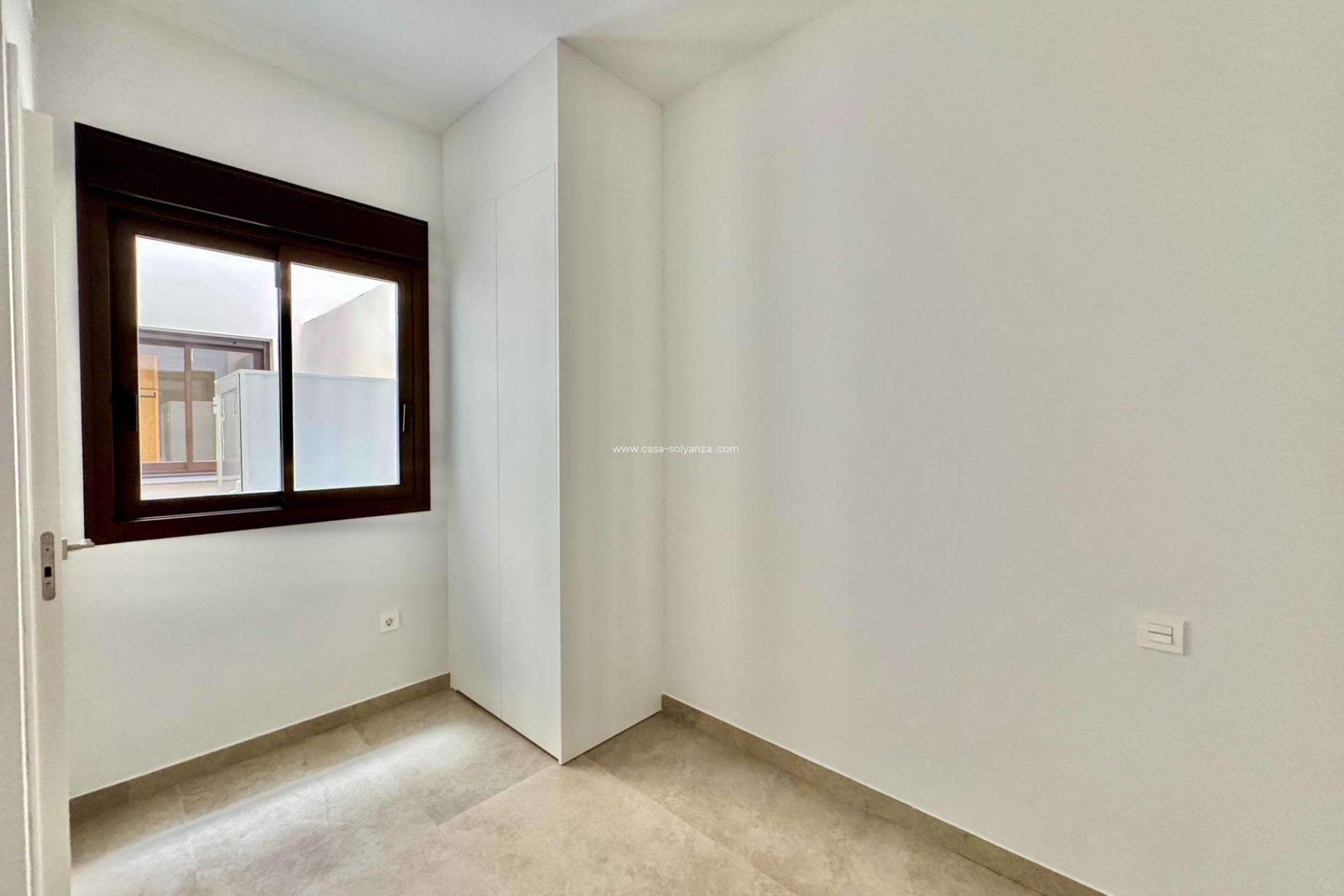 Resale - Apartment / flat - Torrevieja - Habaneras