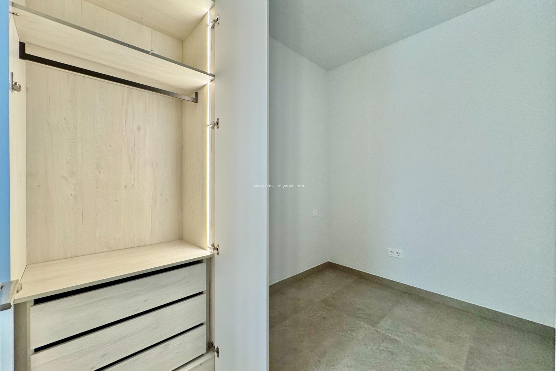 Resale - Apartment / flat - Torrevieja - Habaneras