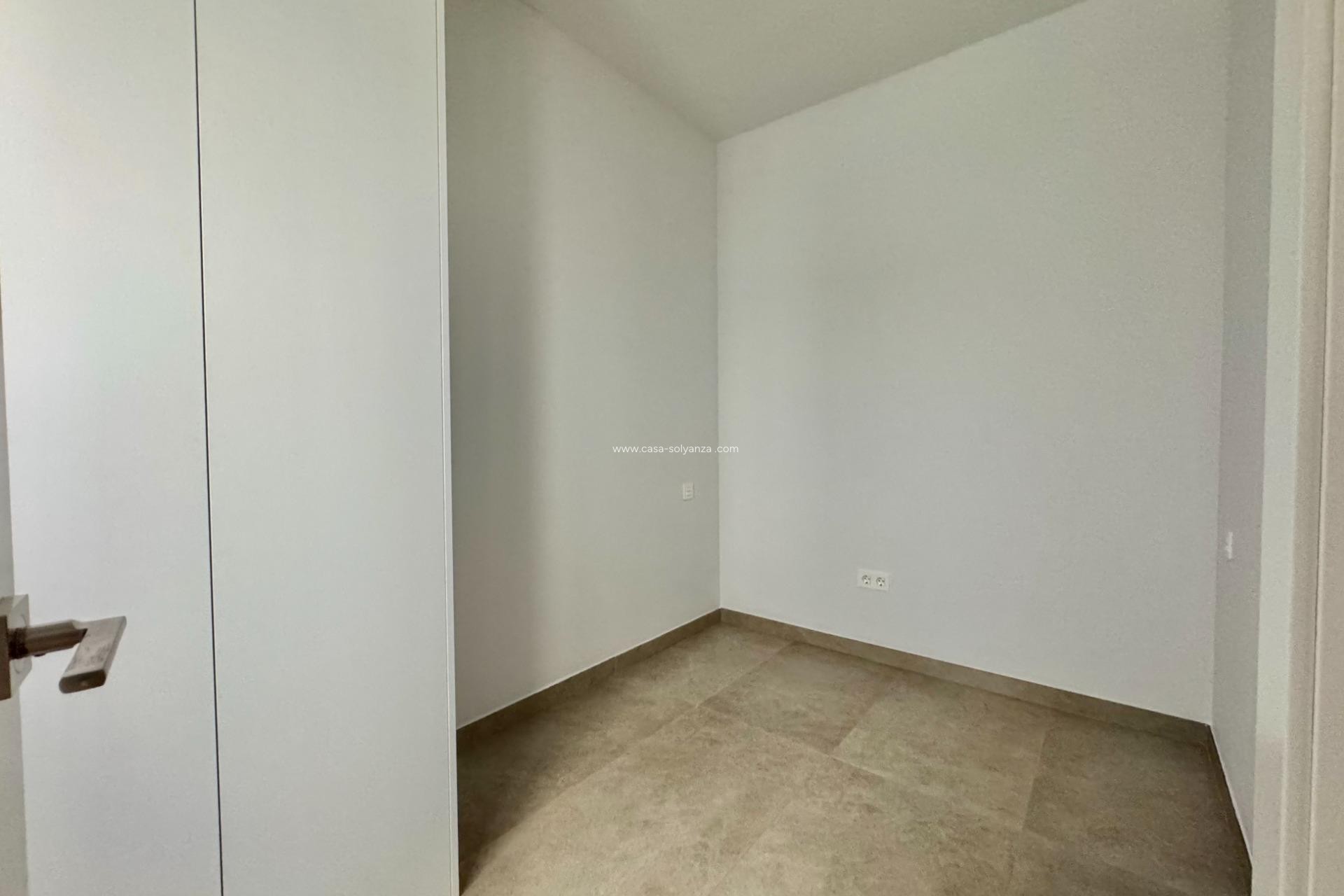 Resale - Apartment / flat - Torrevieja - Habaneras