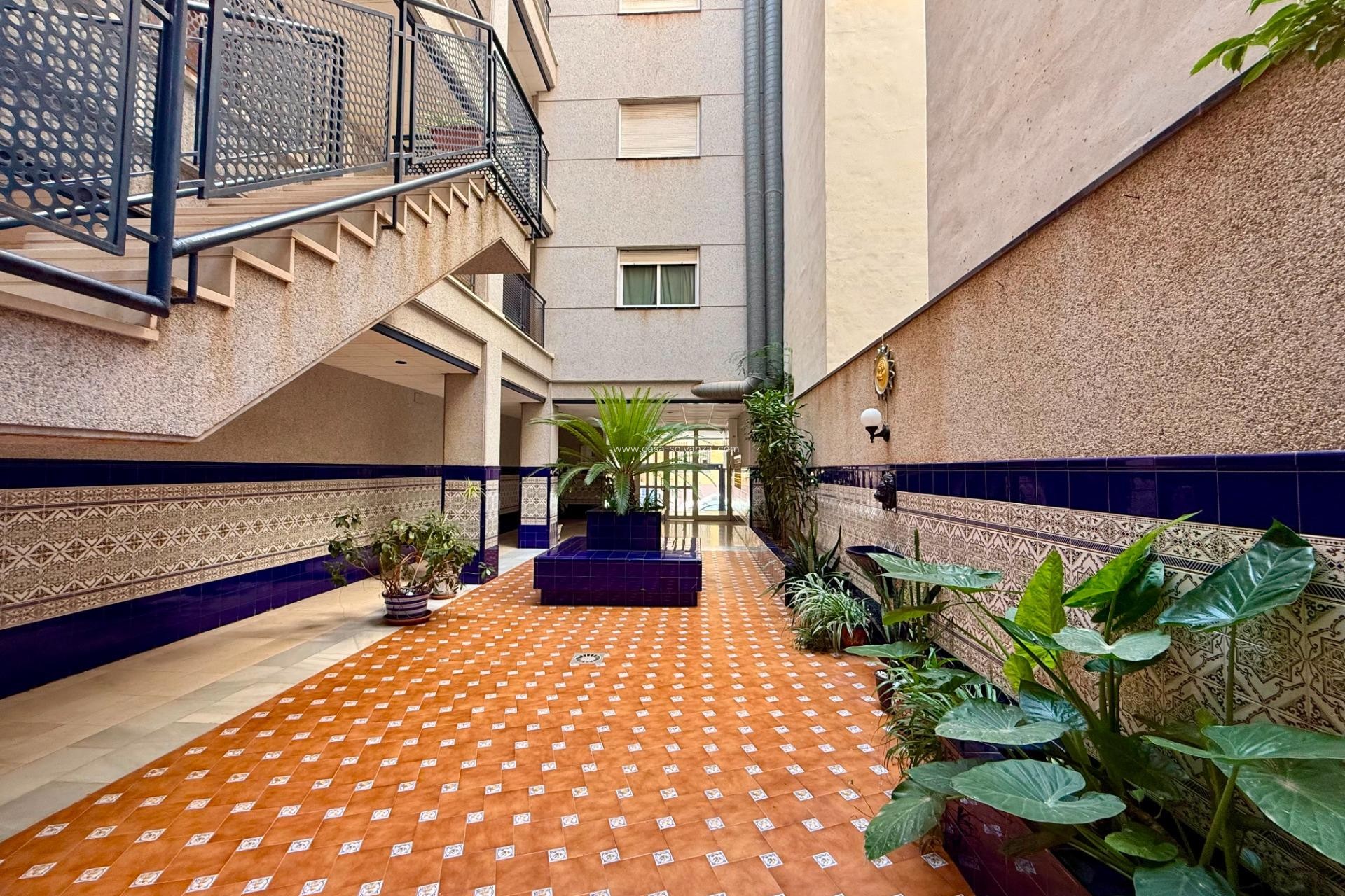 Resale - Apartment / flat - Torrevieja - Habaneras