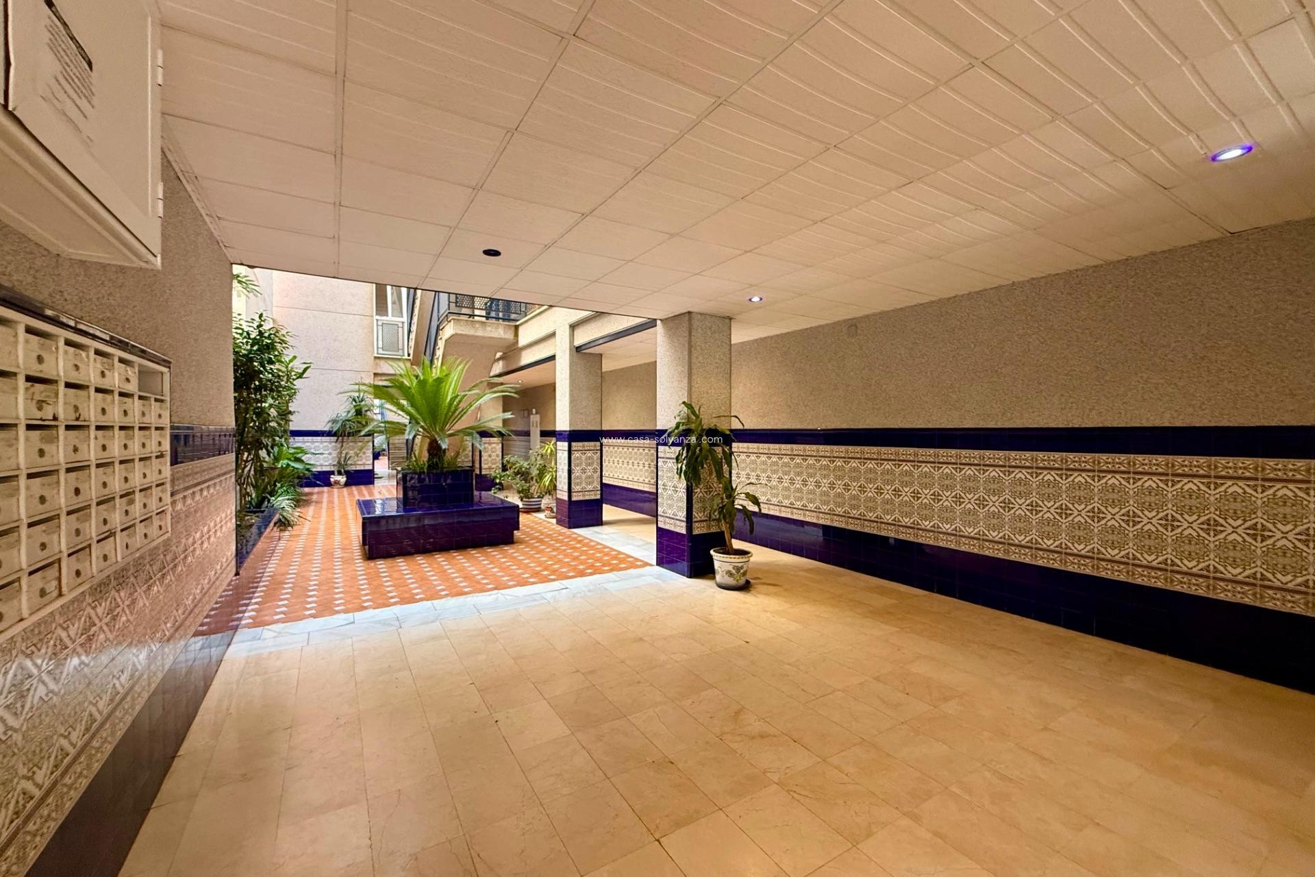 Resale - Apartment / flat - Torrevieja - Habaneras
