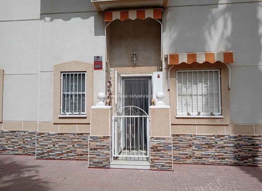 Resale - Apartment / flat - Torrevieja - LA LOMA