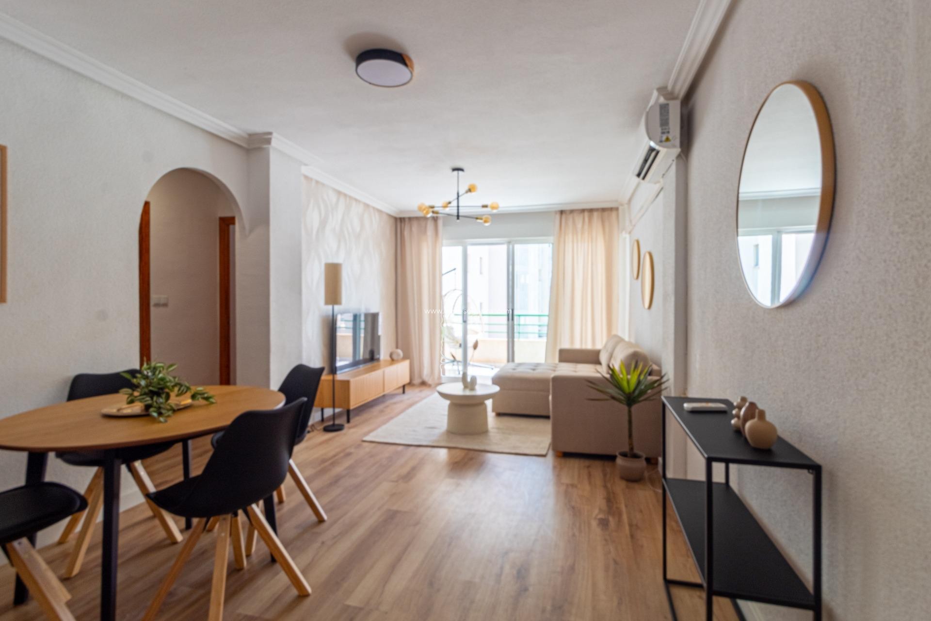 Resale - Apartment / flat - Torrevieja - La Mata