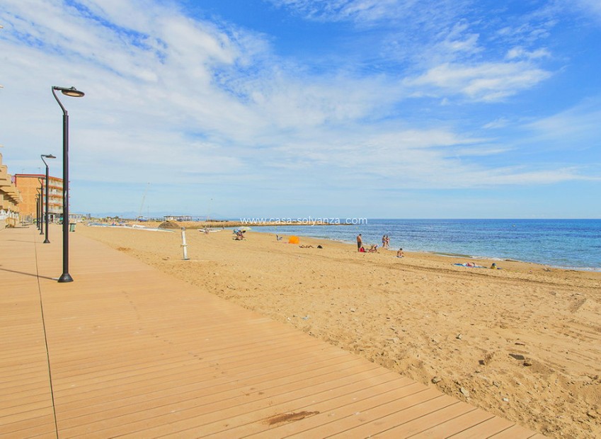Resale - Apartment / flat - Torrevieja - La Mata