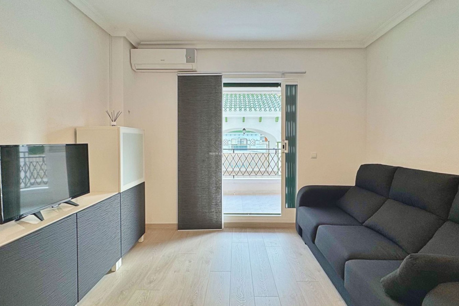 Resale - Apartment / flat - Torrevieja - La Mata