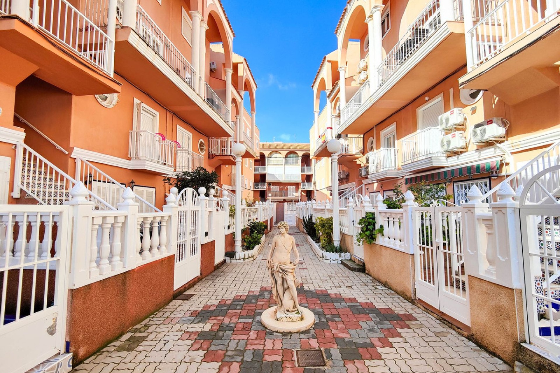 Resale - Apartment / flat - Torrevieja - La Mata