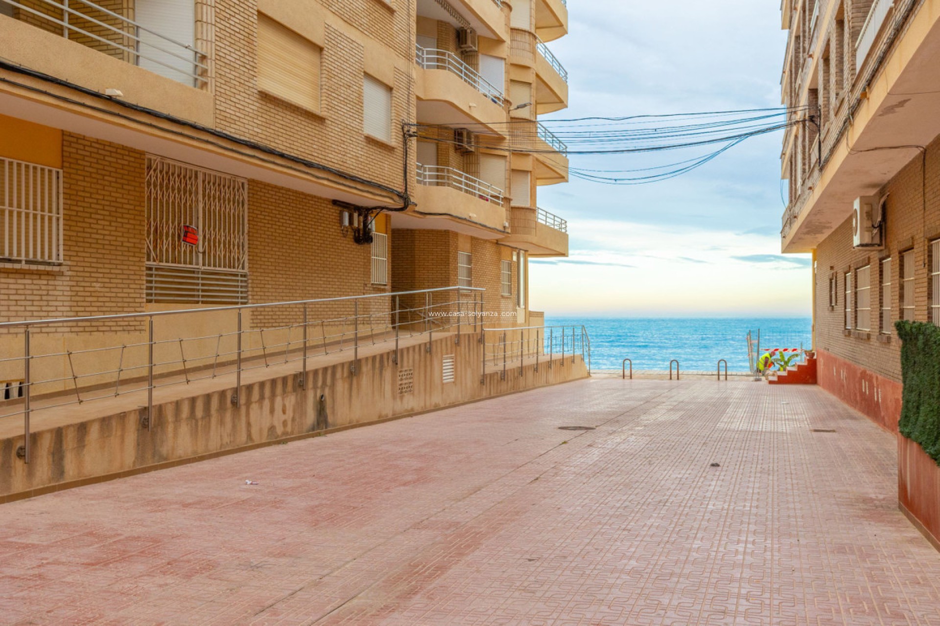 Resale - Apartment / flat - Torrevieja - La Mata