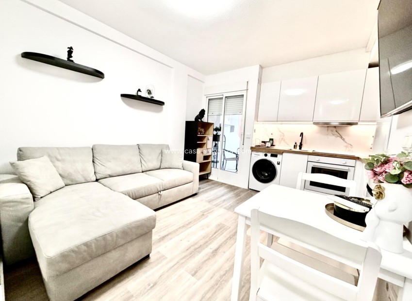 Resale - Apartment / flat - Torrevieja - La Mata