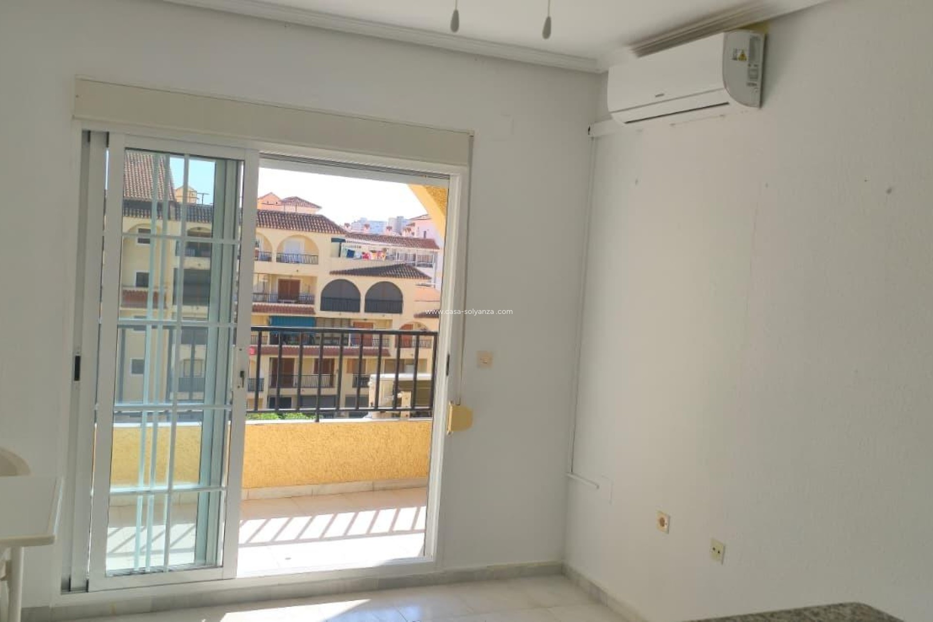 Resale - Apartment / flat - Torrevieja - La Mata