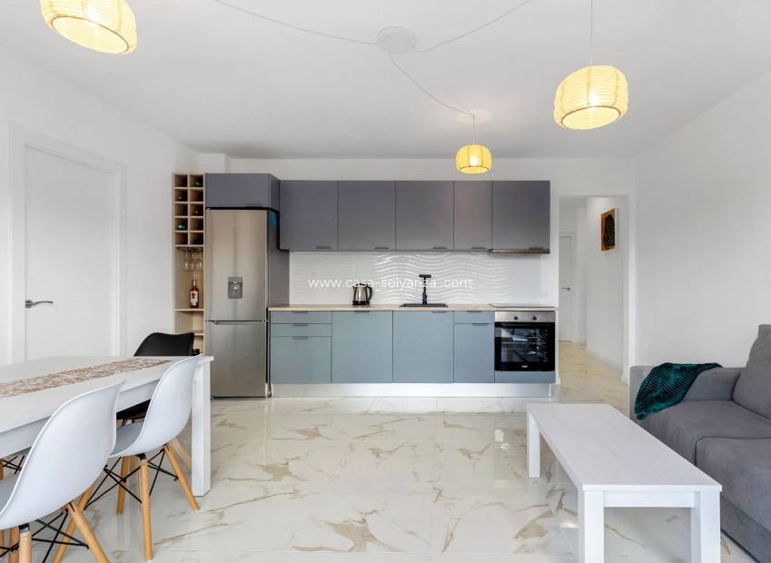 Resale - Apartment / flat - Torrevieja - La Mata