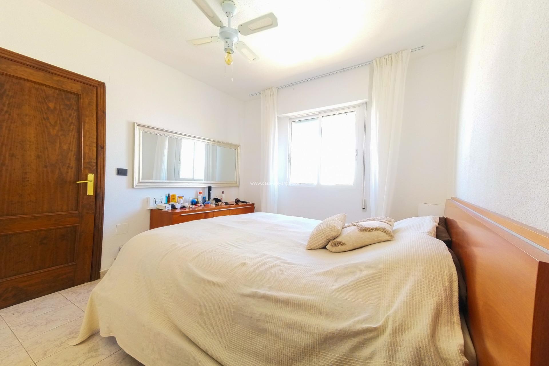 Resale - Apartment / flat - Torrevieja - La Mata