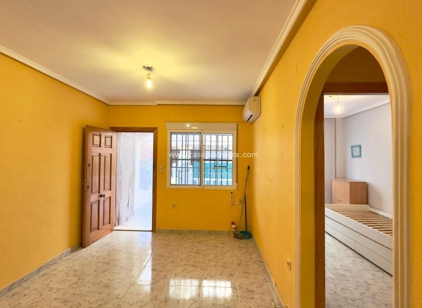 Resale - Apartment / flat - Torrevieja - La Mata
