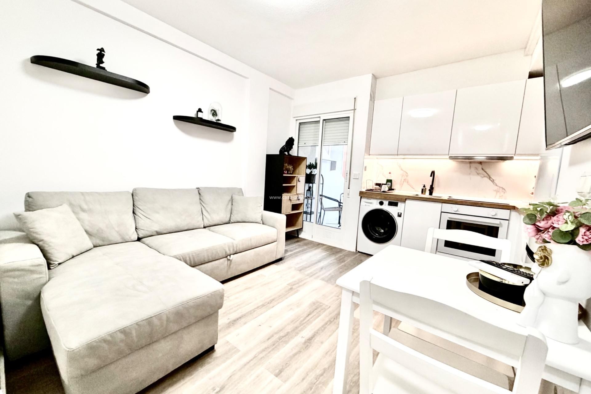 Resale - Apartment / flat - Torrevieja - La Mata