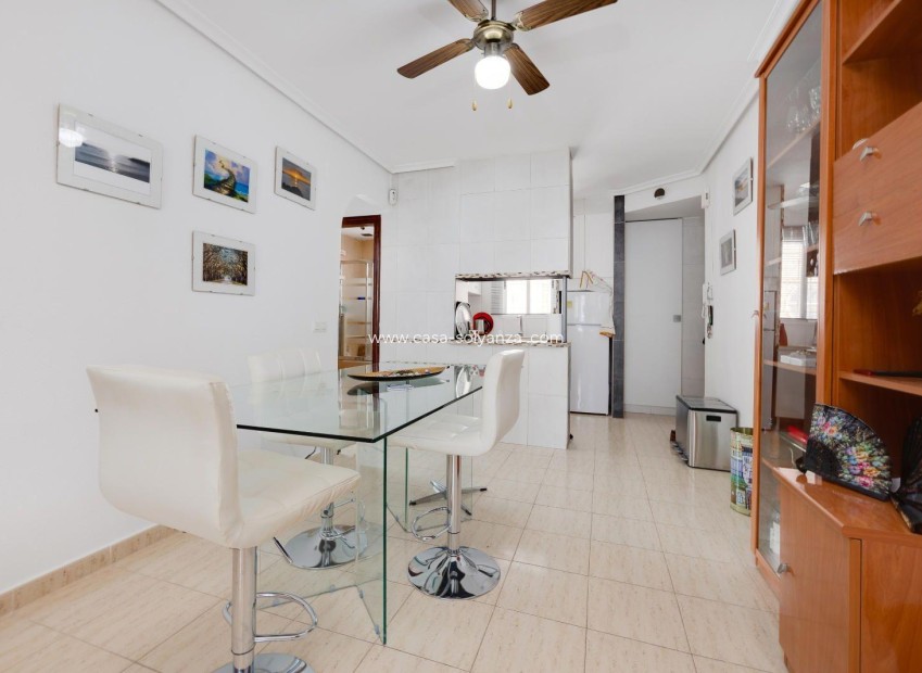 Resale - Apartment / flat - Torrevieja - La Siesta