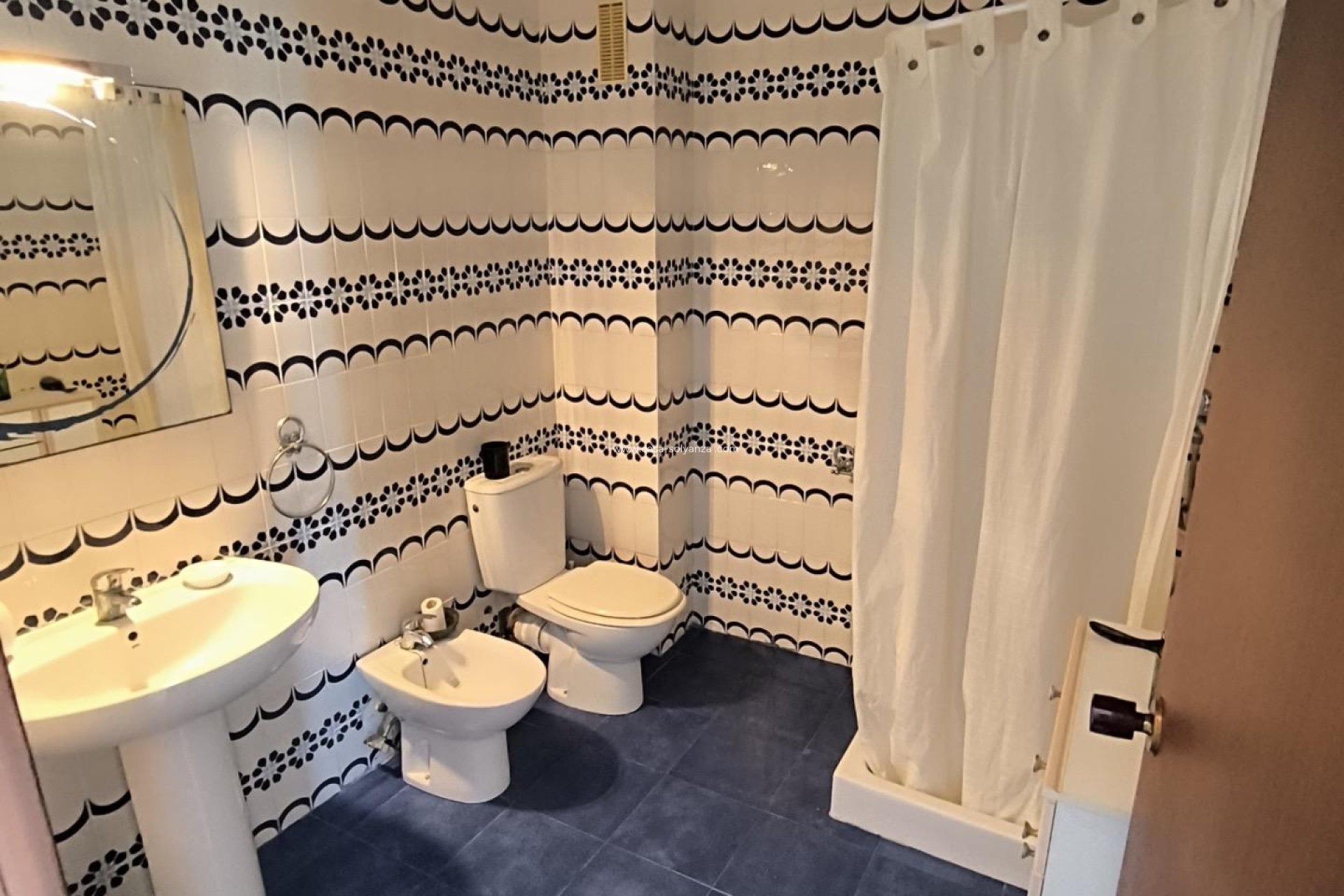 Resale - Apartment / flat - Torrevieja - Las Piscinas Naturales