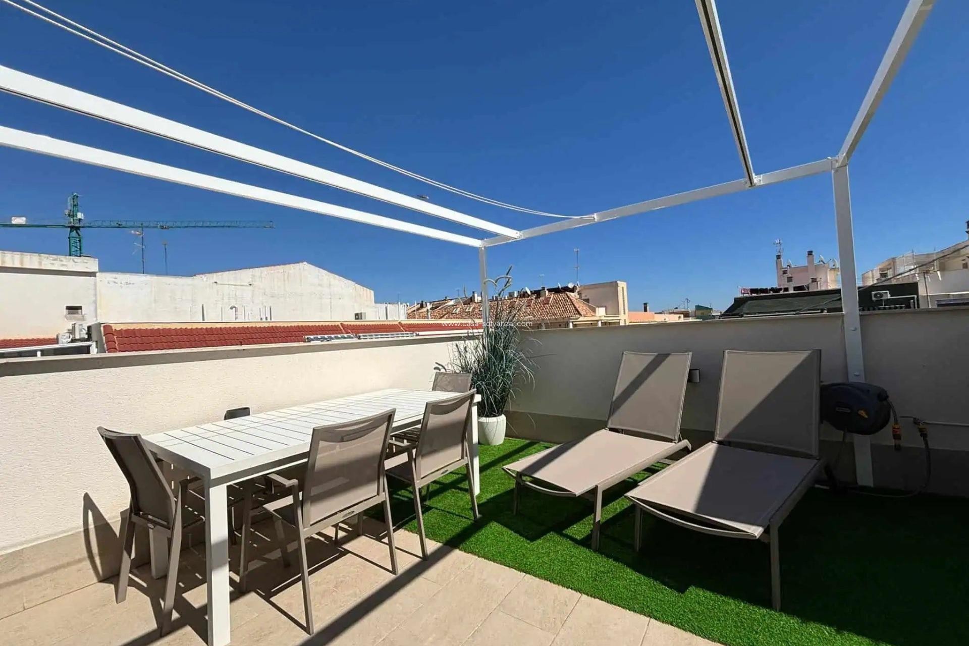 Resale - Apartment / flat - Torrevieja - Las Piscinas Naturales