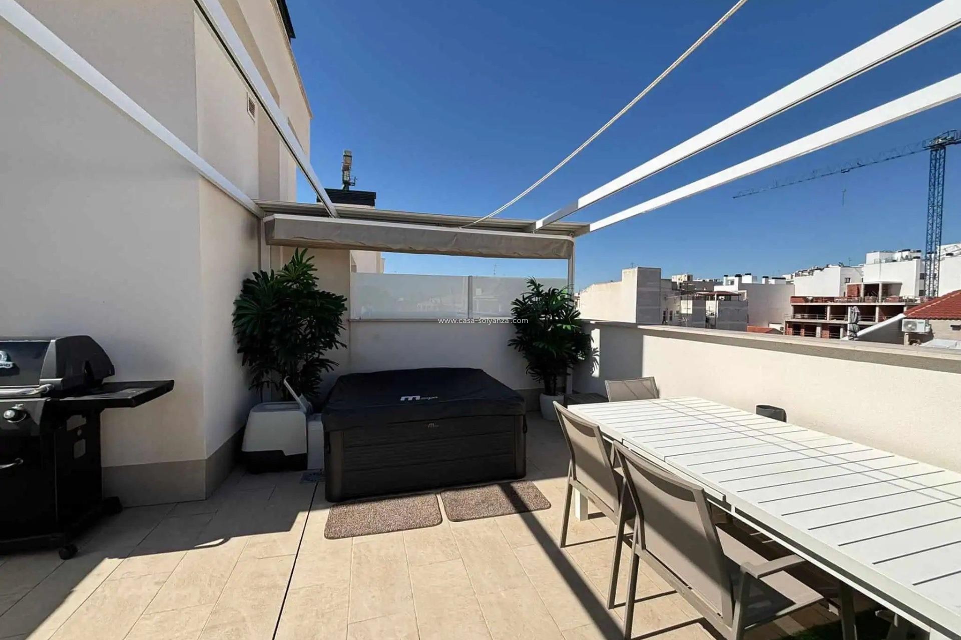Resale - Apartment / flat - Torrevieja - Las Piscinas Naturales