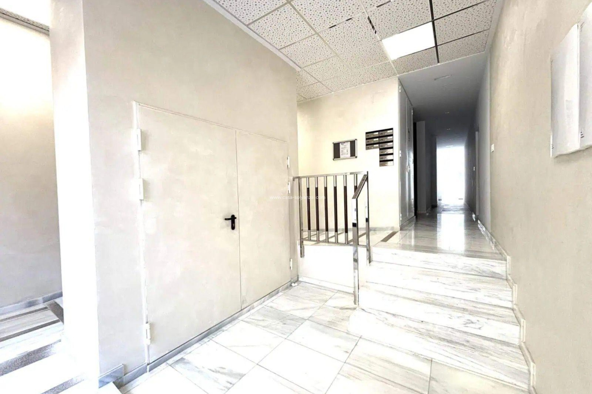 Resale - Apartment / flat - Torrevieja - Las Piscinas Naturales