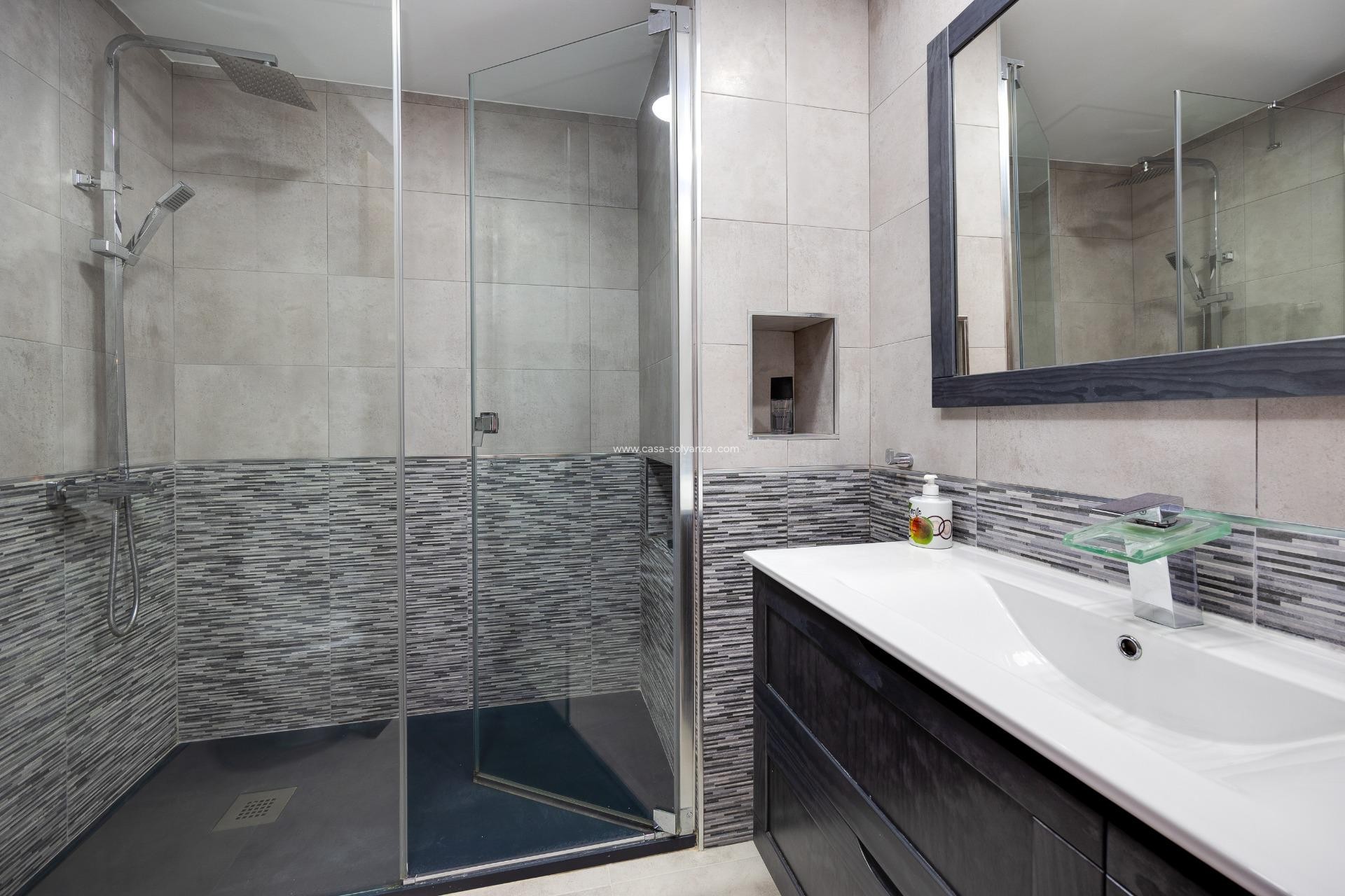 Resale - Apartment / flat - Torrevieja - Los Frutales