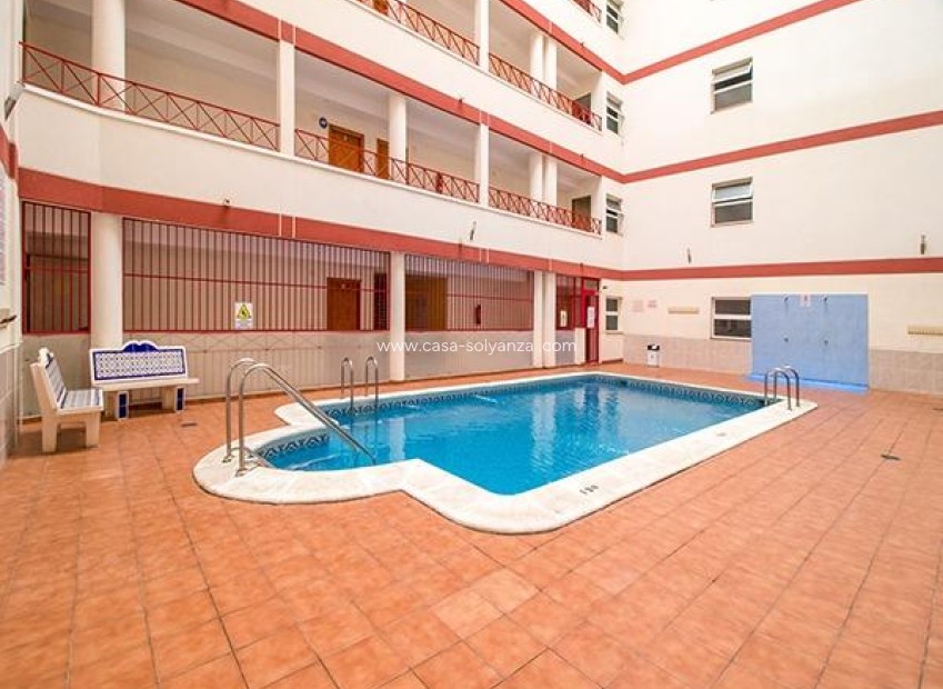 Resale - Apartment / flat - Torrevieja - Parque Las Naciones