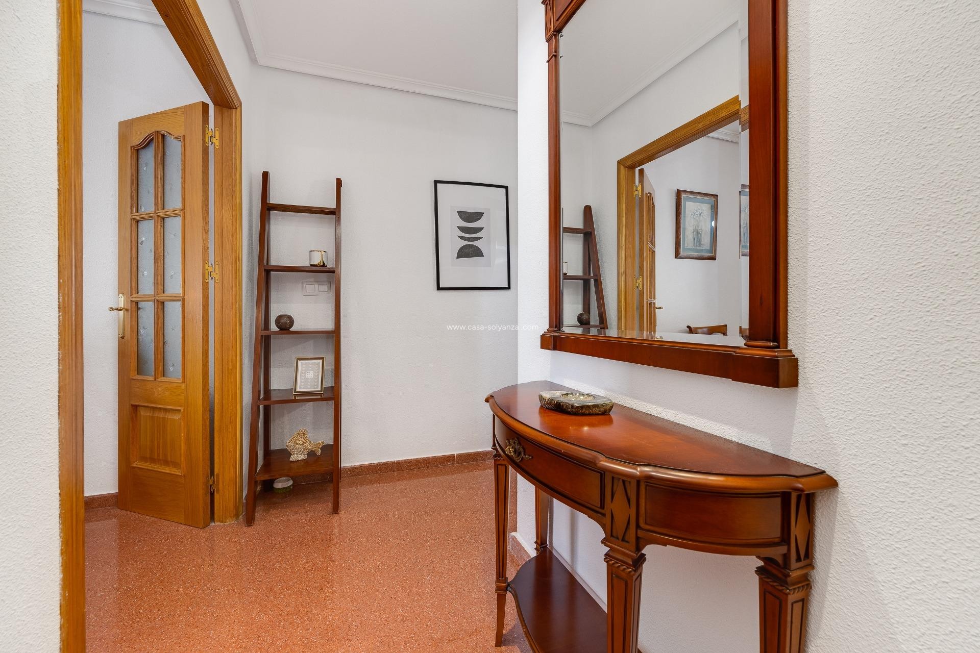 Resale - Apartment / flat - Torrevieja - Paseo Maritimo