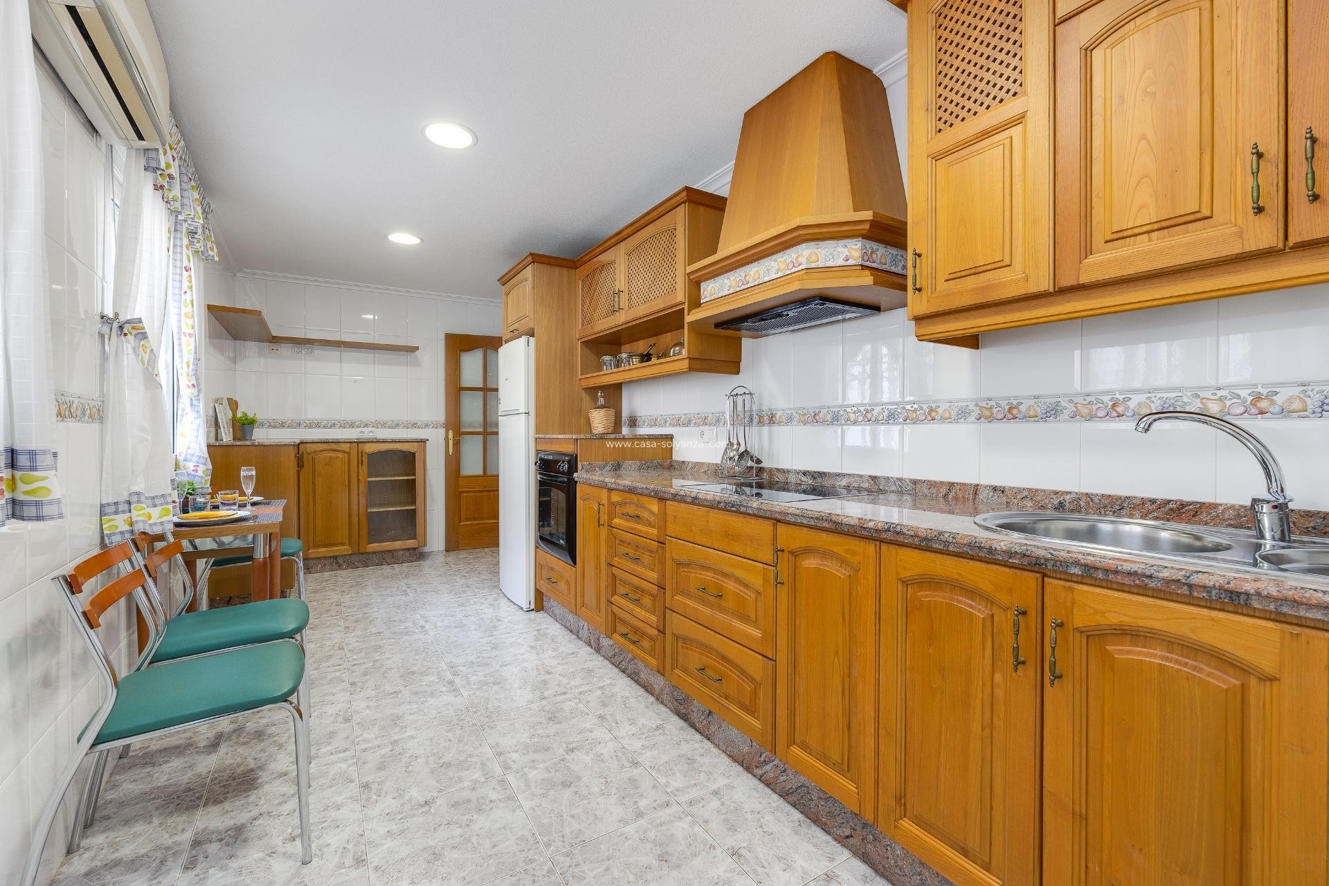 Resale - Apartment / flat - Torrevieja - Paseo Maritimo