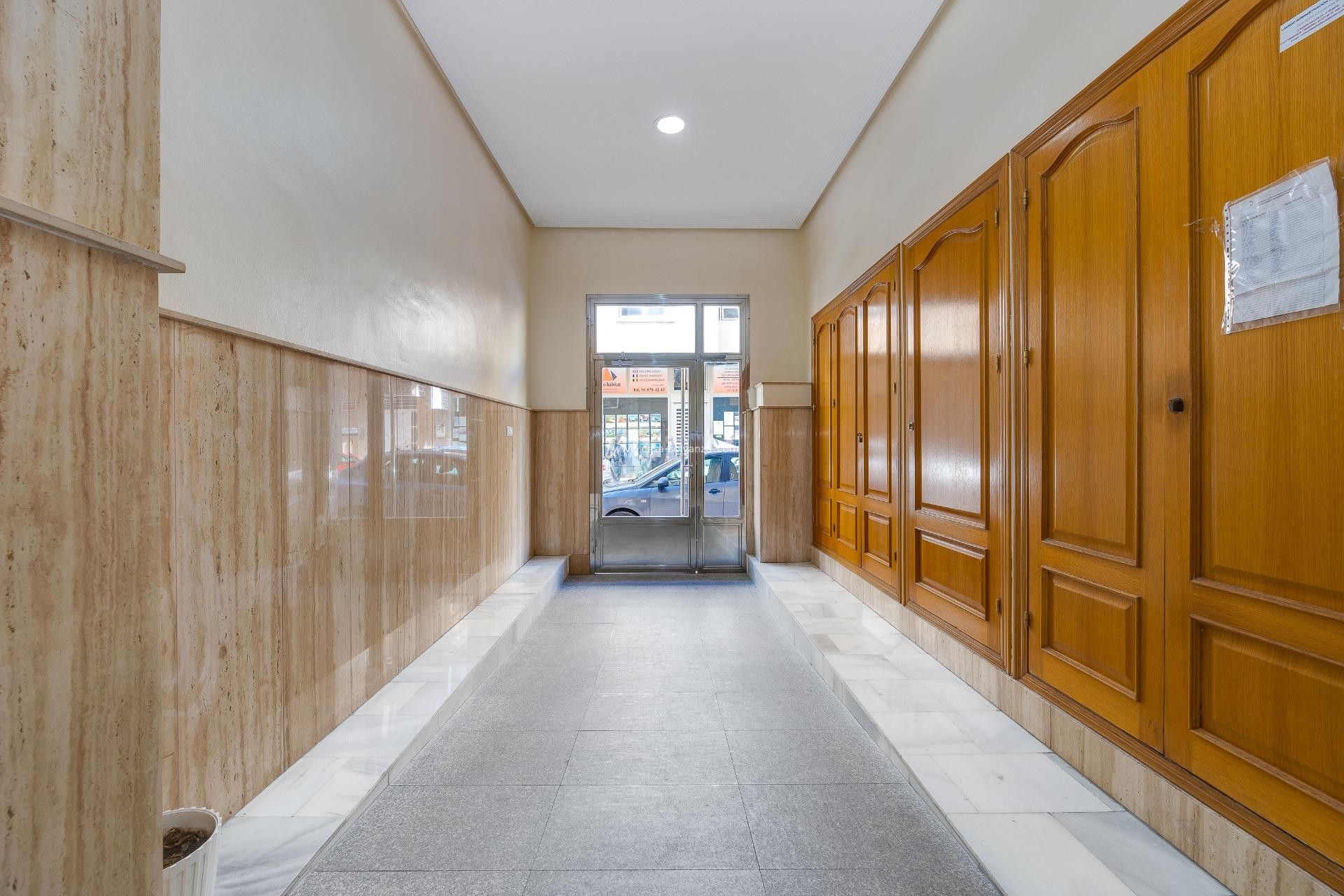 Resale - Apartment / flat - Torrevieja - Paseo Maritimo