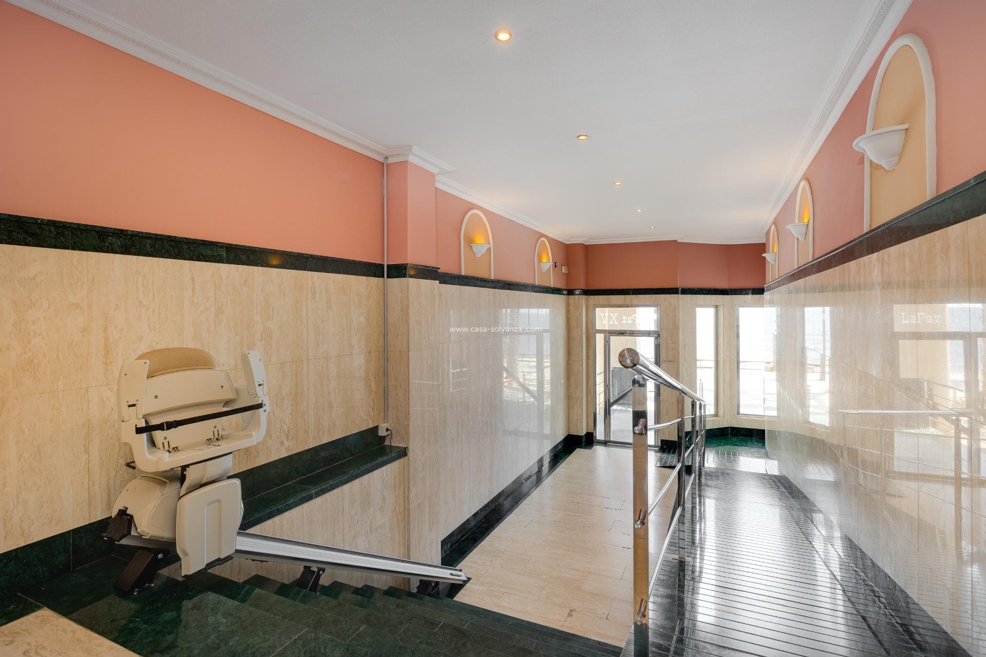 Resale - Apartment / flat - Torrevieja - Paseo Maritimo