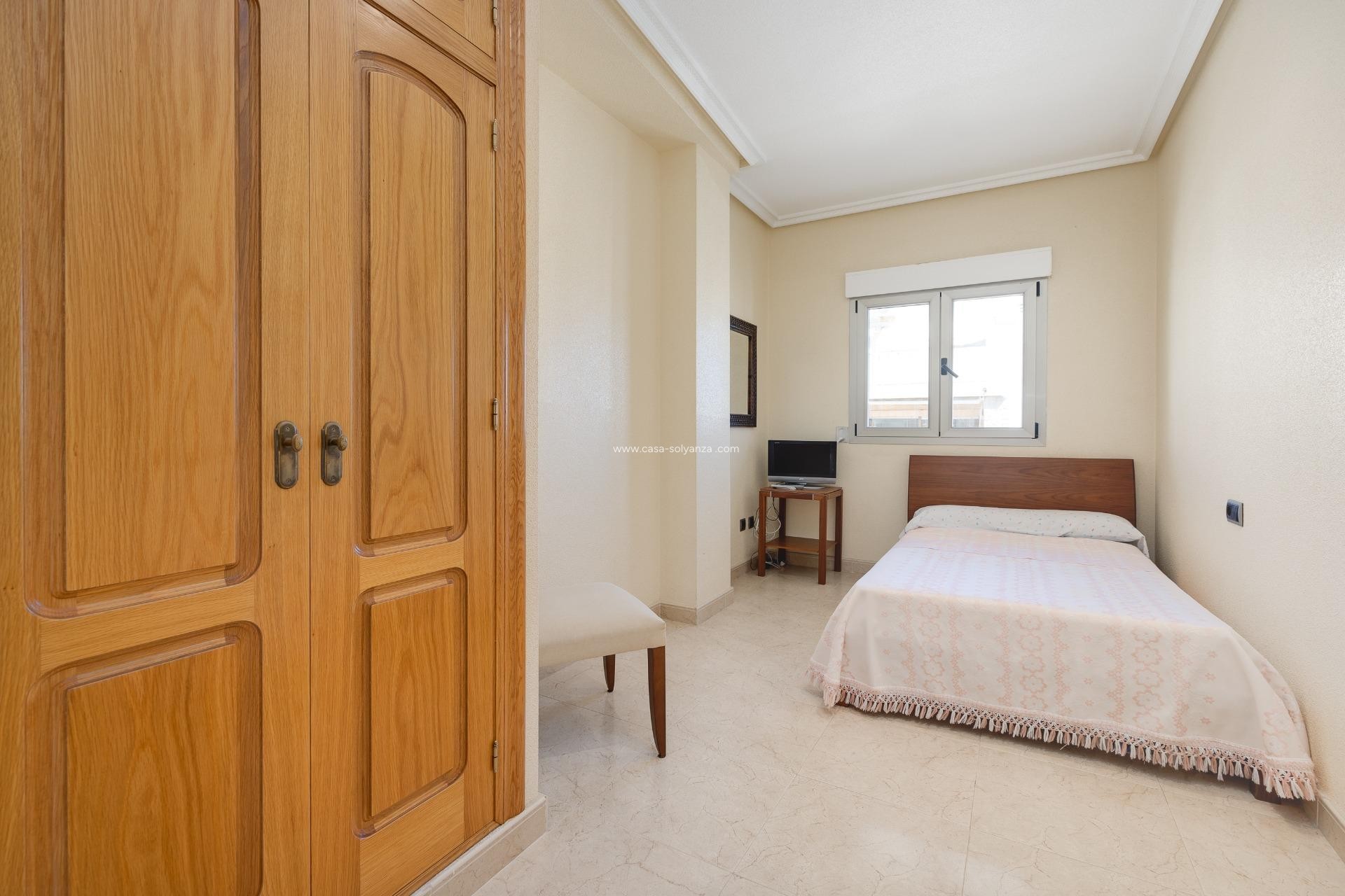 Resale - Apartment / flat - Torrevieja - Paseo Maritimo