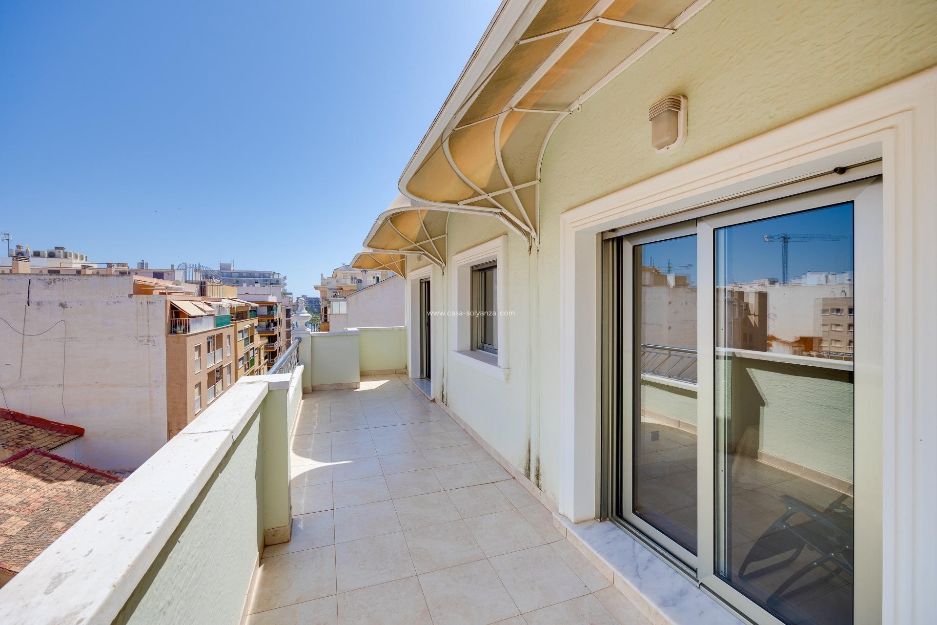 Resale - Apartment / flat - Torrevieja - Paseo Maritimo