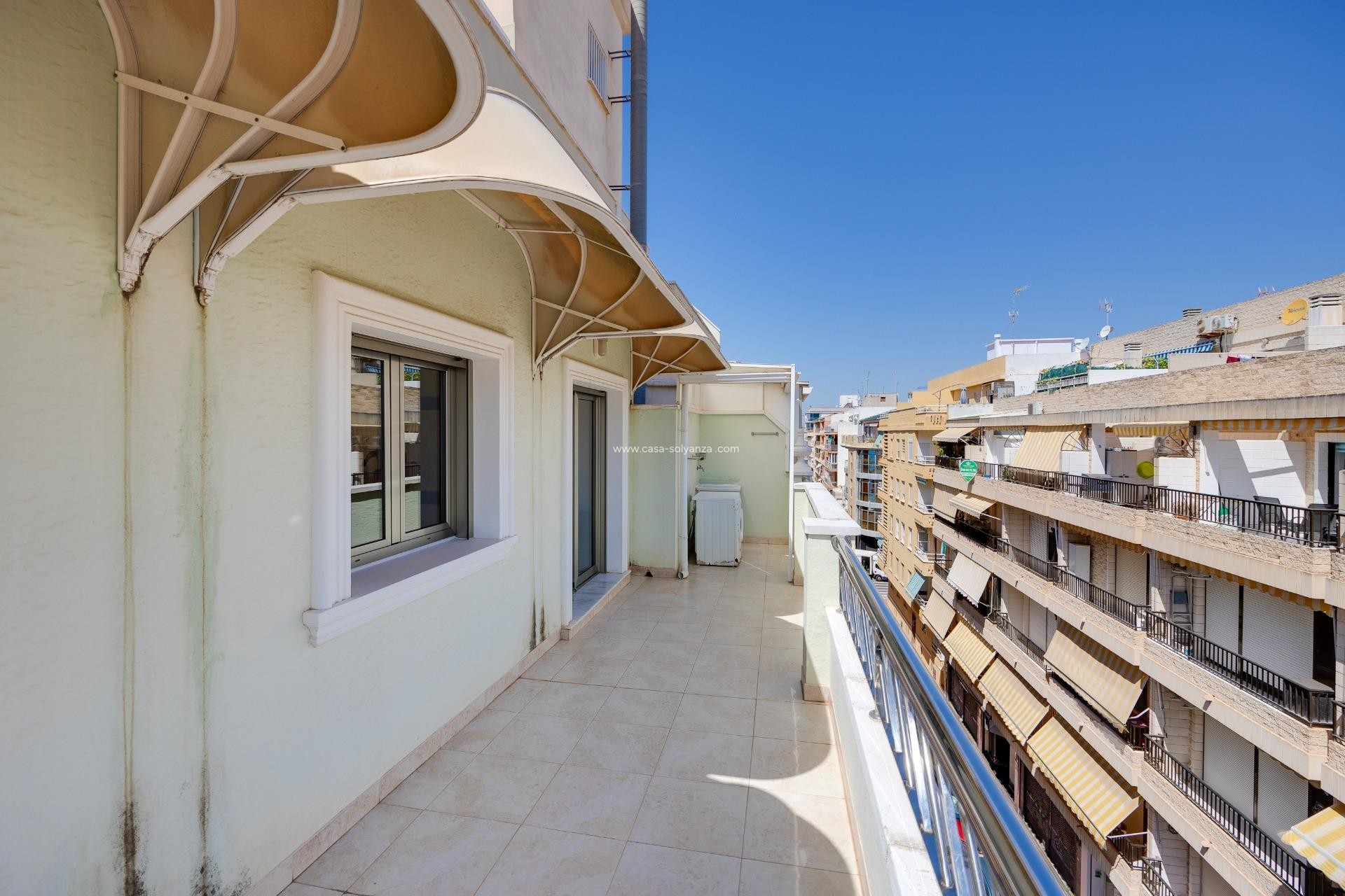Resale - Apartment / flat - Torrevieja - Paseo Maritimo