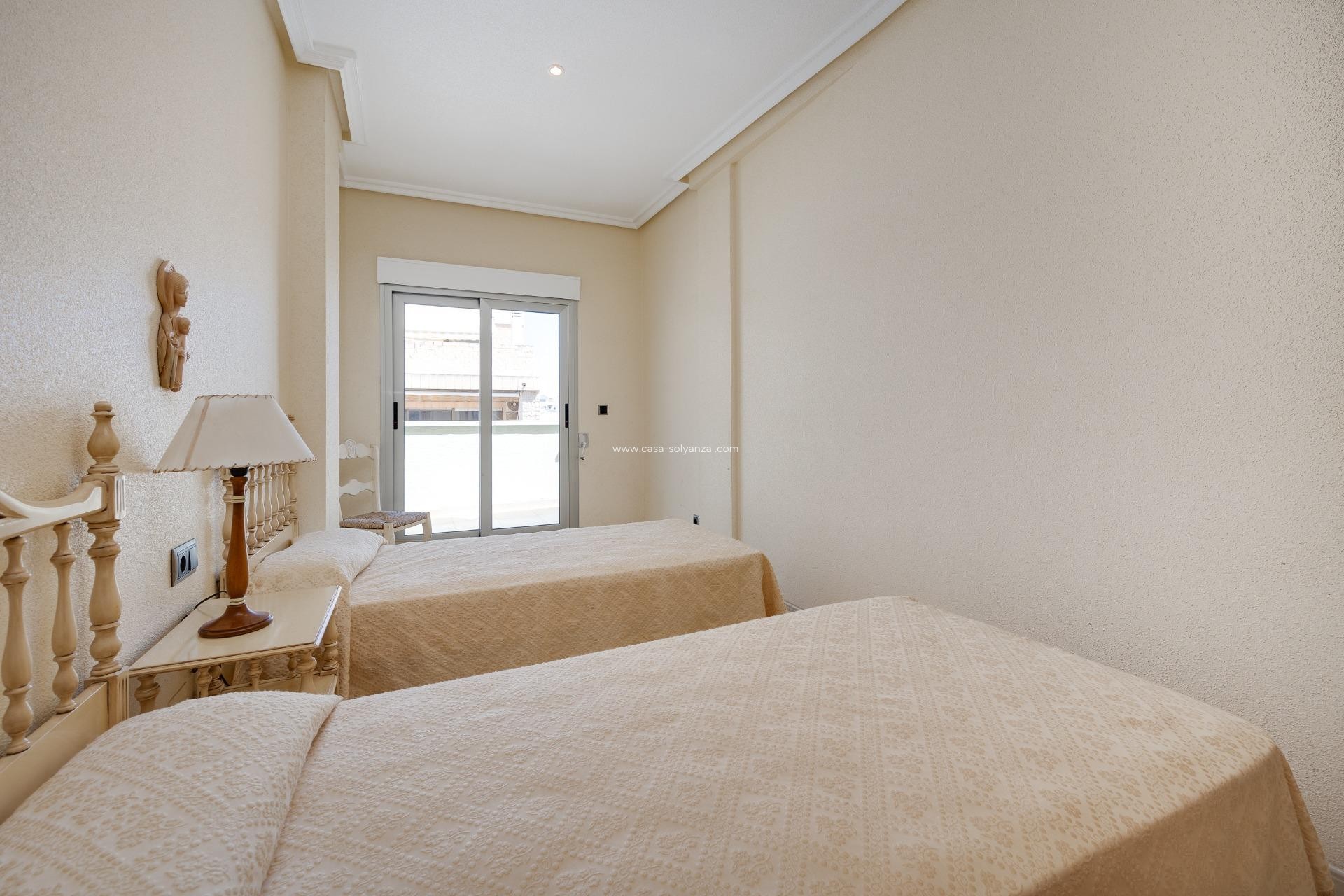 Resale - Apartment / flat - Torrevieja - Paseo Maritimo