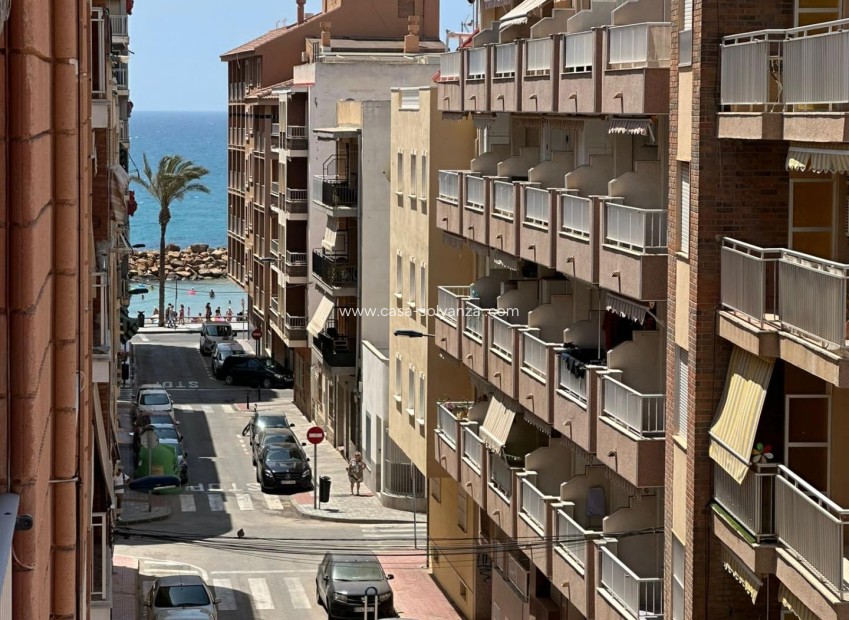 Resale - Apartment / flat - Torrevieja - Paseo maritimo