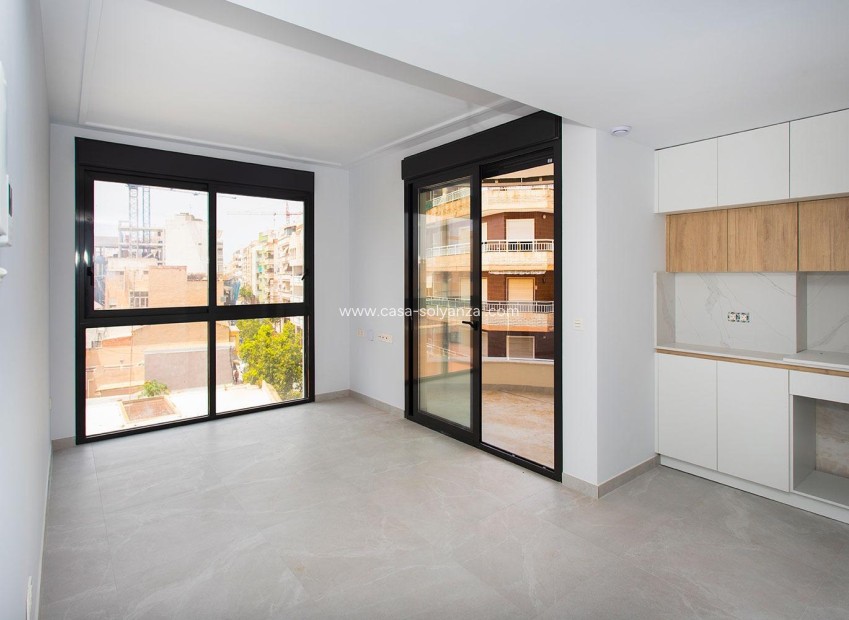 Resale - Apartment / flat - Torrevieja - Paseo maritimo