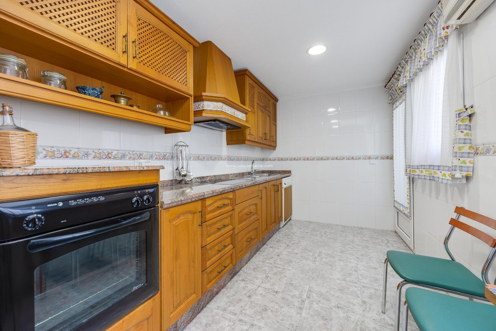 Resale - Apartment / flat - Torrevieja - Paseo Maritimo