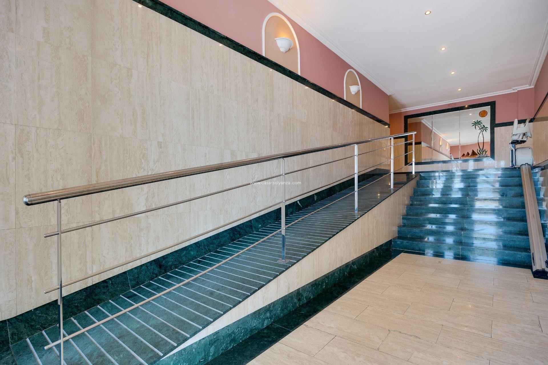 Resale - Apartment / flat - Torrevieja - Paseo Maritimo