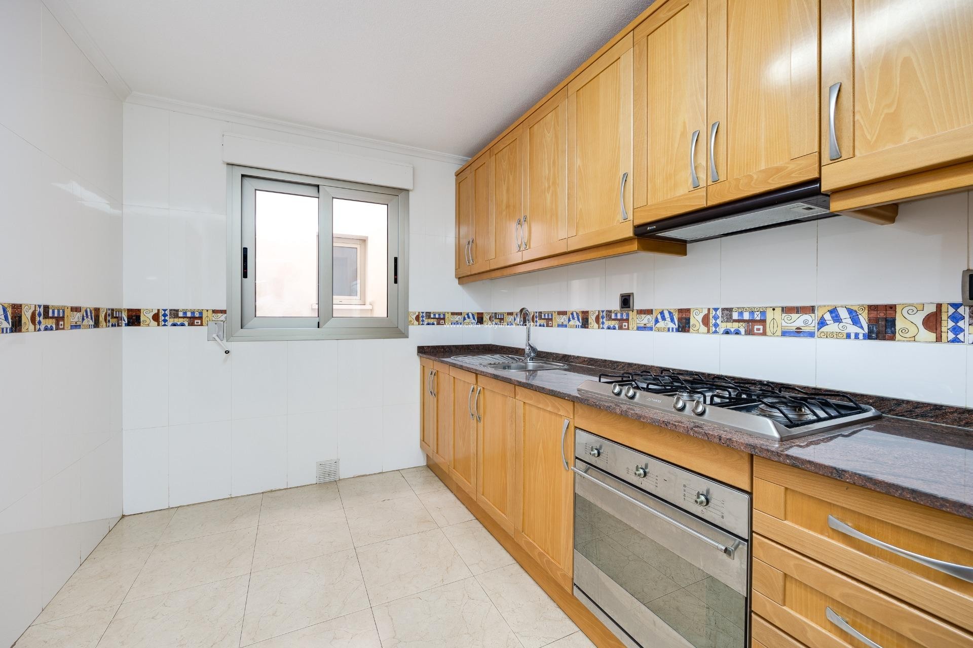 Resale - Apartment / flat - Torrevieja - Paseo Maritimo