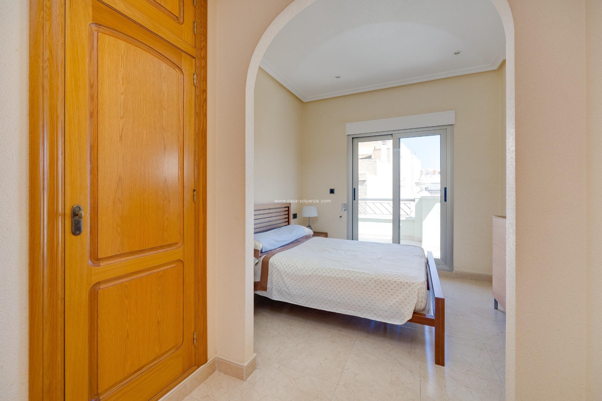 Resale - Apartment / flat - Torrevieja - Paseo Maritimo