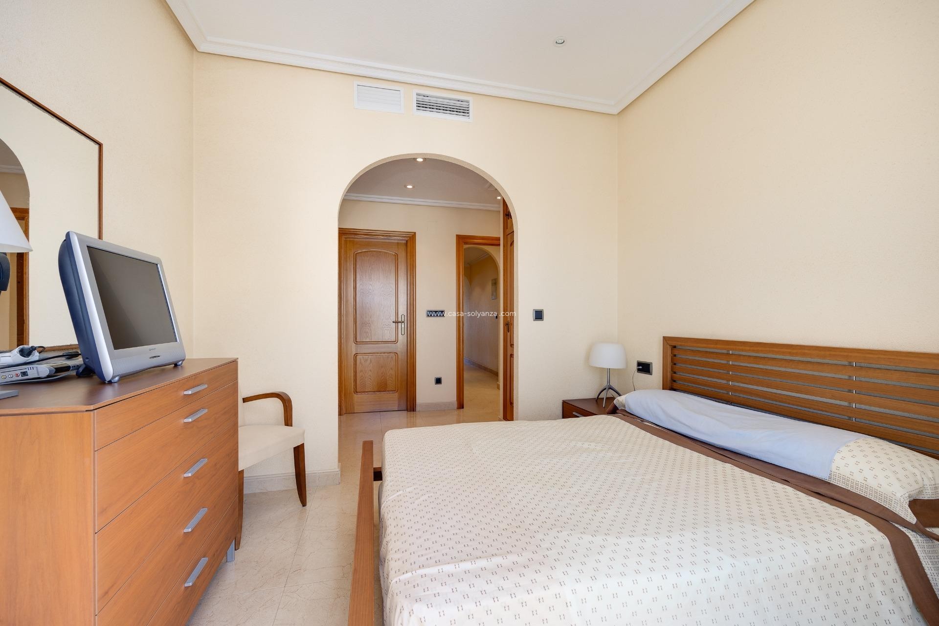 Resale - Apartment / flat - Torrevieja - Paseo Maritimo