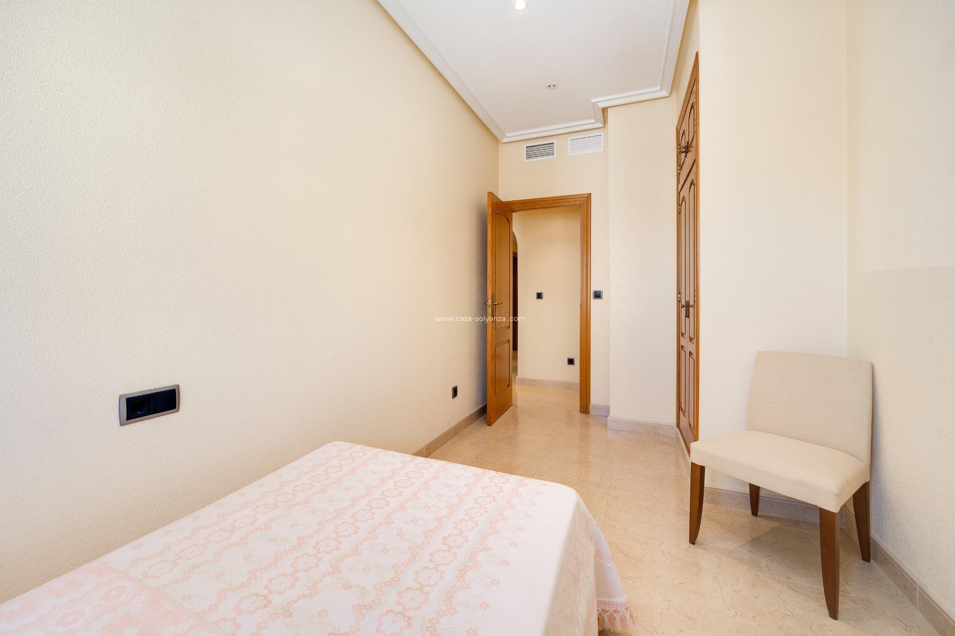 Resale - Apartment / flat - Torrevieja - Paseo Maritimo