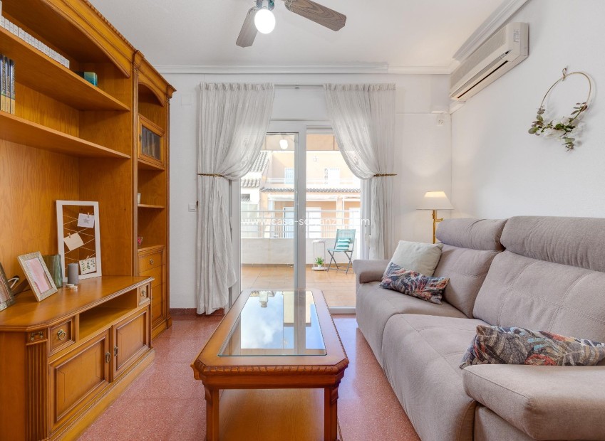 Resale - Apartment / flat - Torrevieja - Paseo Maritimo