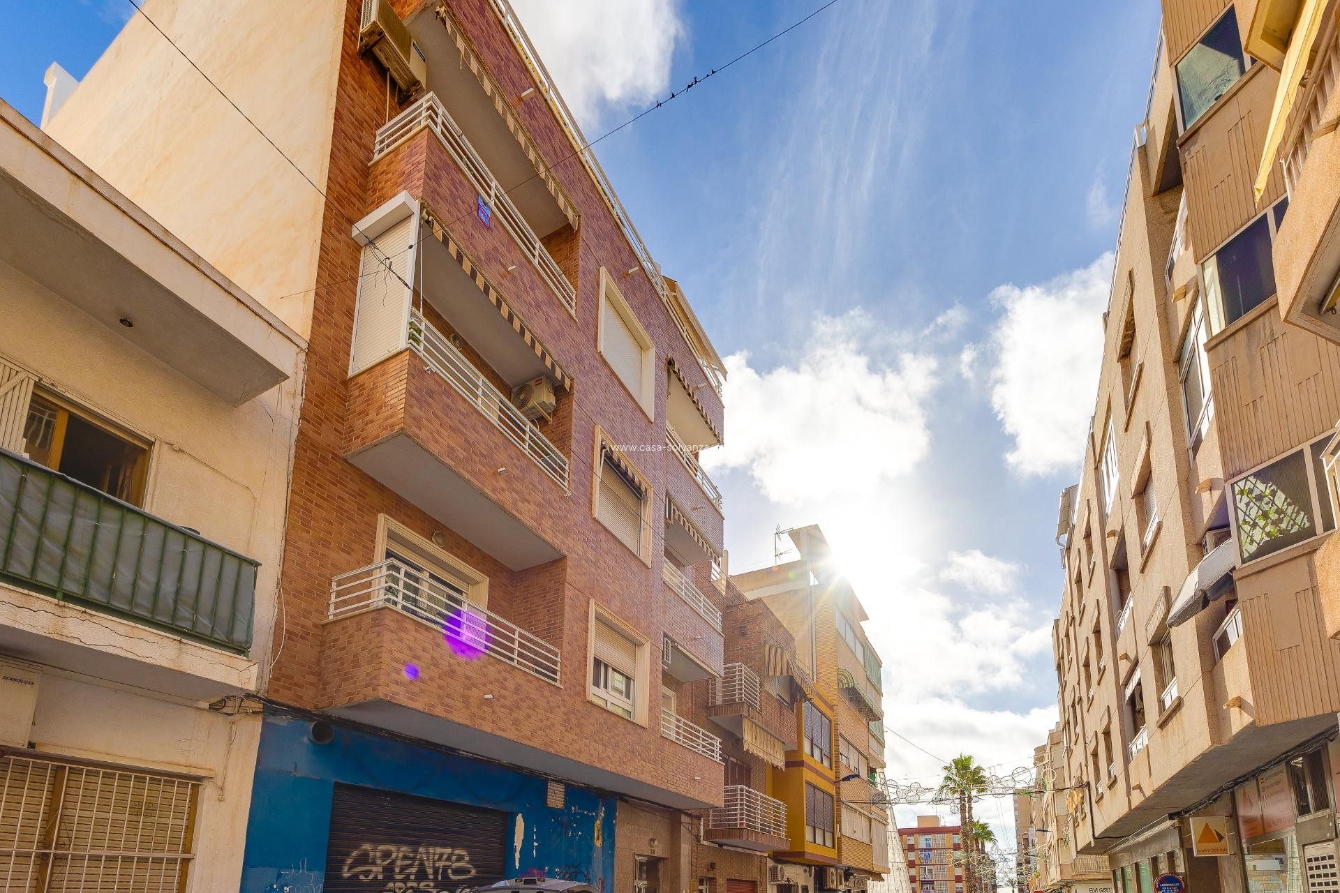 Resale - Apartment / flat - Torrevieja - Paseo Maritimo