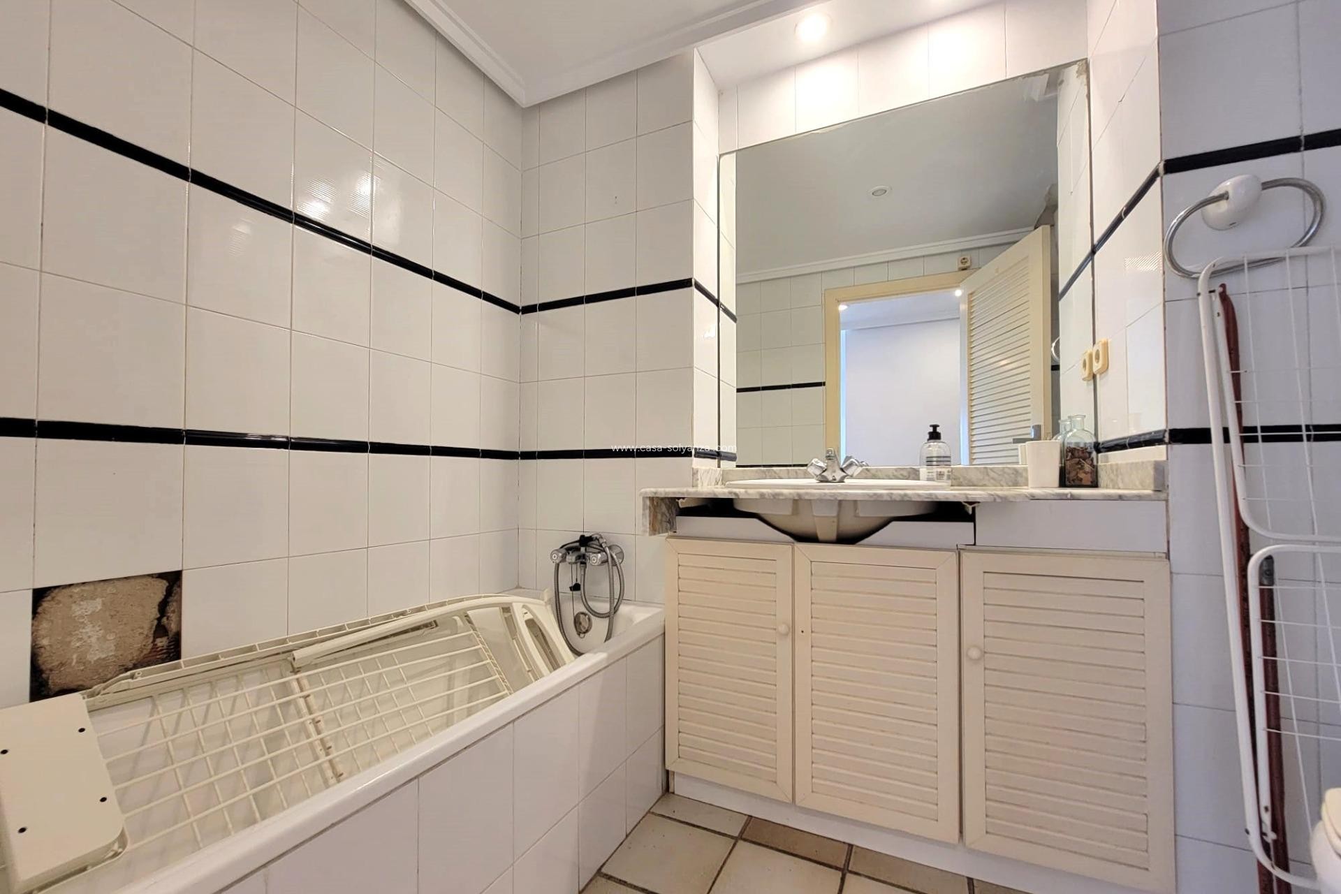 Resale - Apartment / flat - Torrevieja - Playa De La Mata