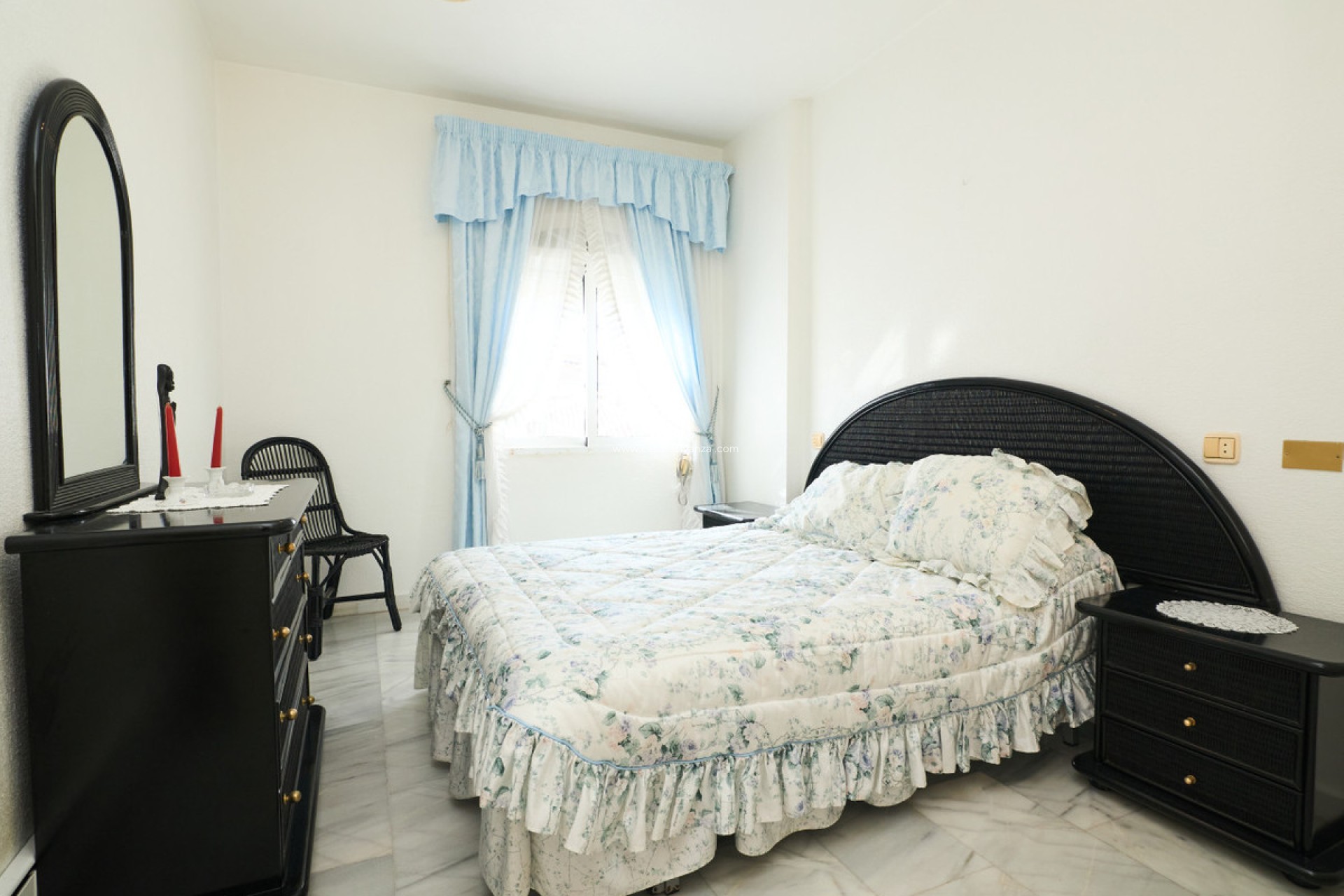 Resale - Apartment / flat - Torrevieja - Playa de los Locos