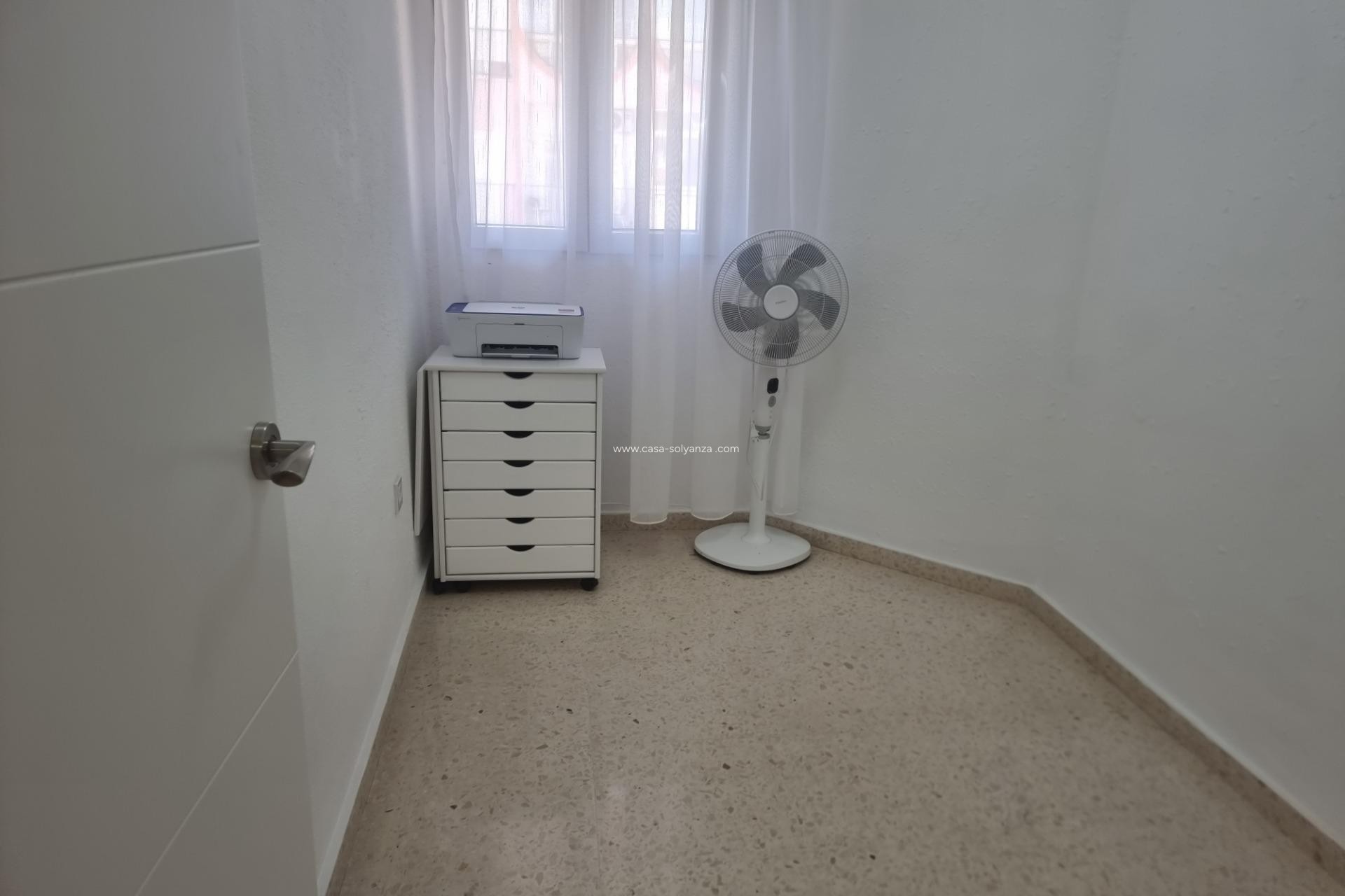 Resale - Apartment / flat - Torrevieja - Playa de los Locos