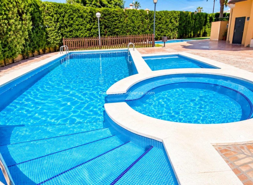 Resale - Apartment / flat - Torrevieja - Playa de los Locos
