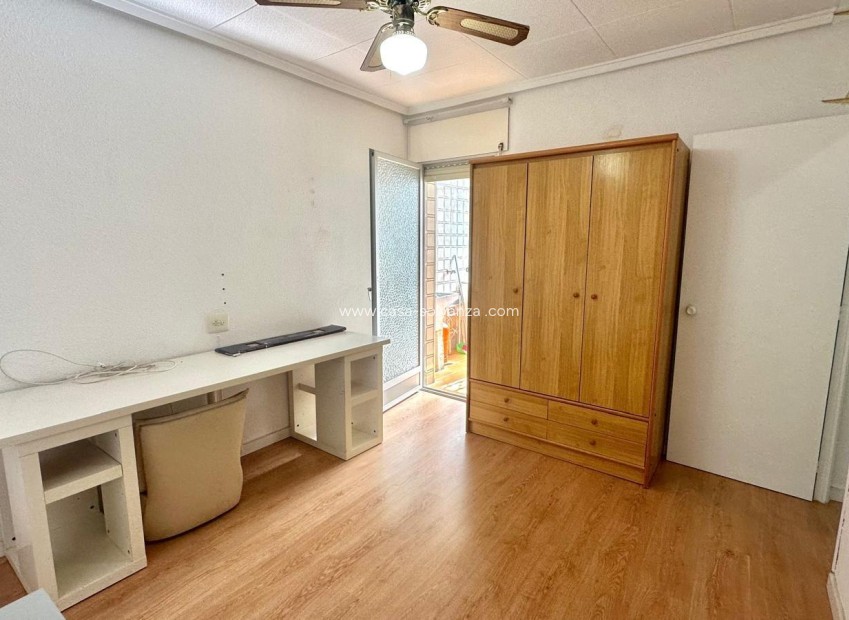 Resale - Apartment / flat - Torrevieja - Playa de los Locos