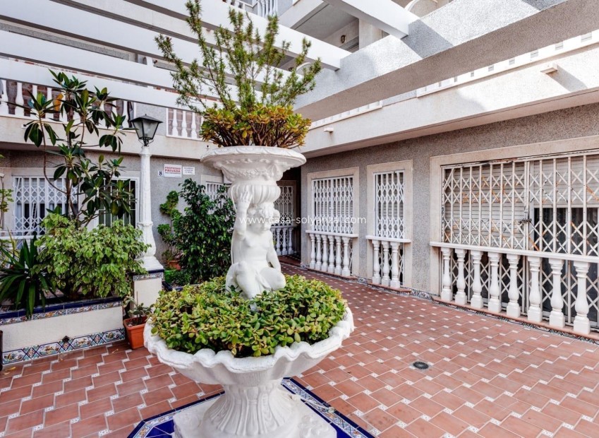 Resale - Apartment / flat - Torrevieja - Playa de los Locos