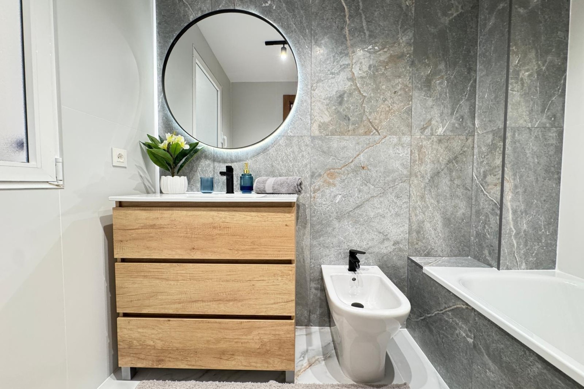 Resale - Apartment / flat - Torrevieja - Playa de los Locos