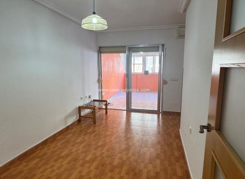 Resale - Apartment / flat - Torrevieja - Playa de los Locos